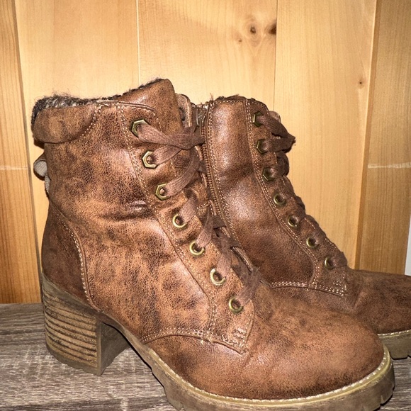 Boots - Picture 1 of 2